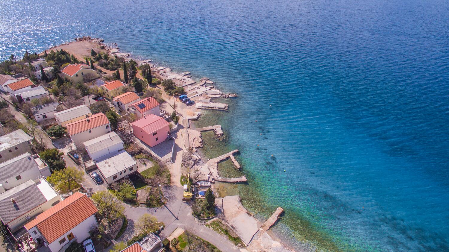 Najbliższa plaża - Apartamenty nad morzem Ribarica, Karlobag