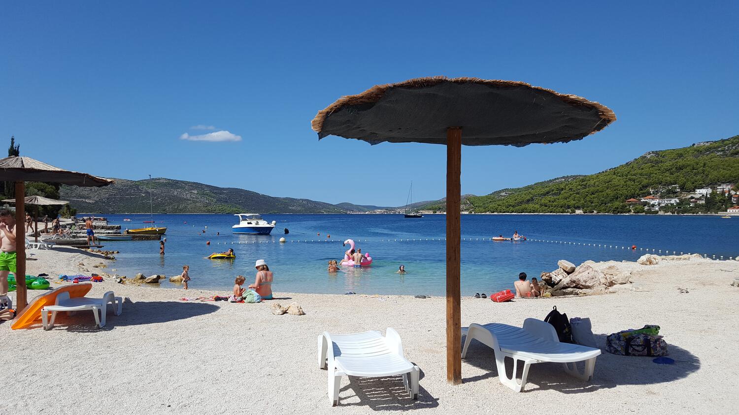 Nejbližší pláž - Apartmány u moře Seget Vranjica, Trogir