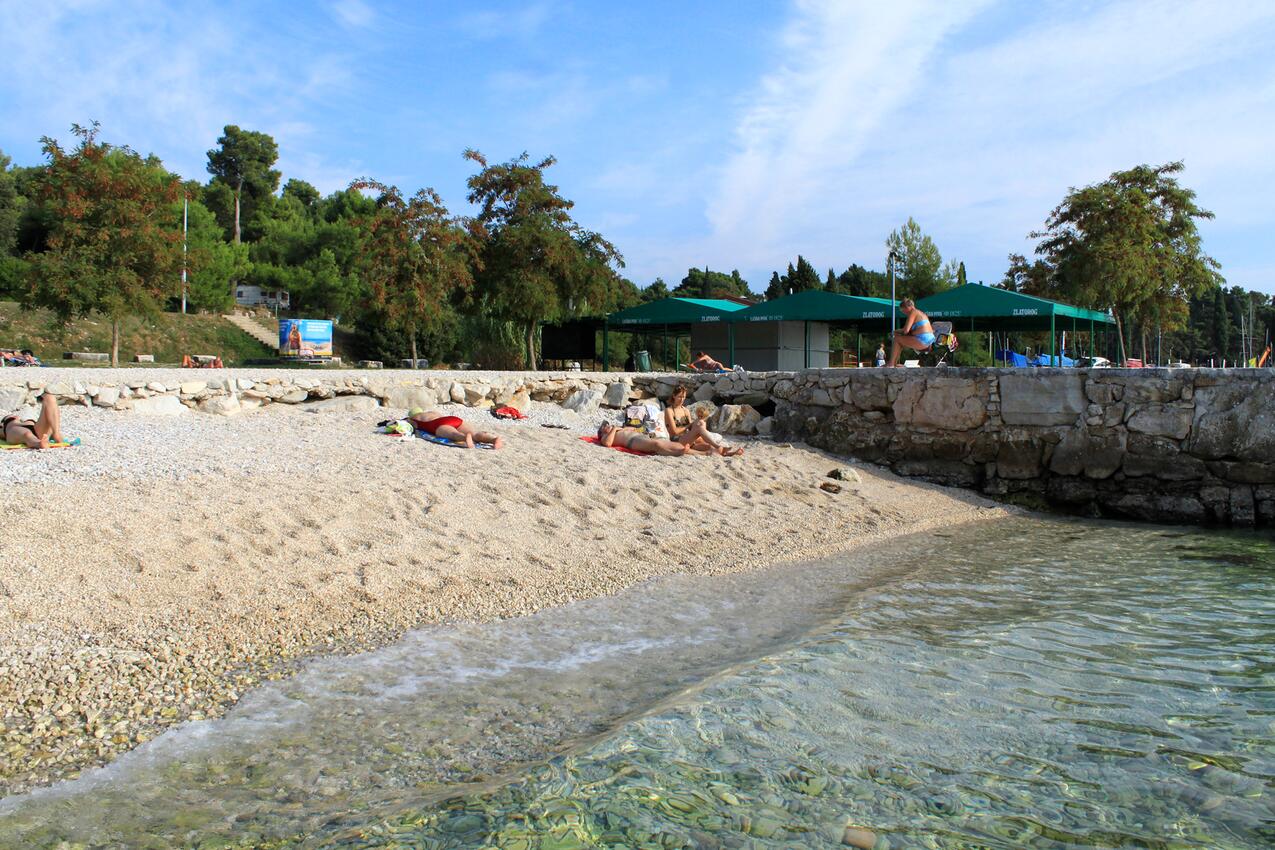 Nächster Strand - Haus mit Pool für Familien Kurili, Sredisnja Istra