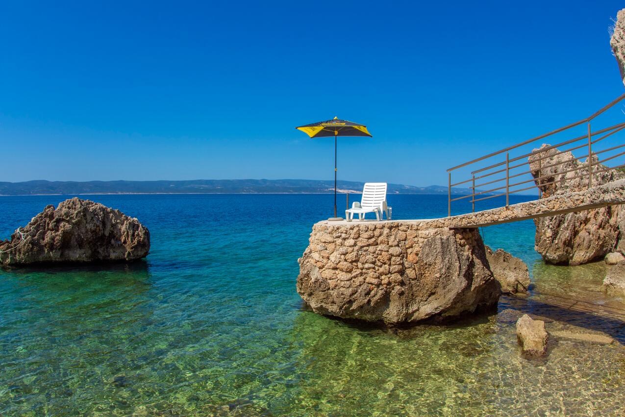 La spiaggia più vicina - Appartamenti accanto al mare per famiglie Pisak, Almissa - Omiš