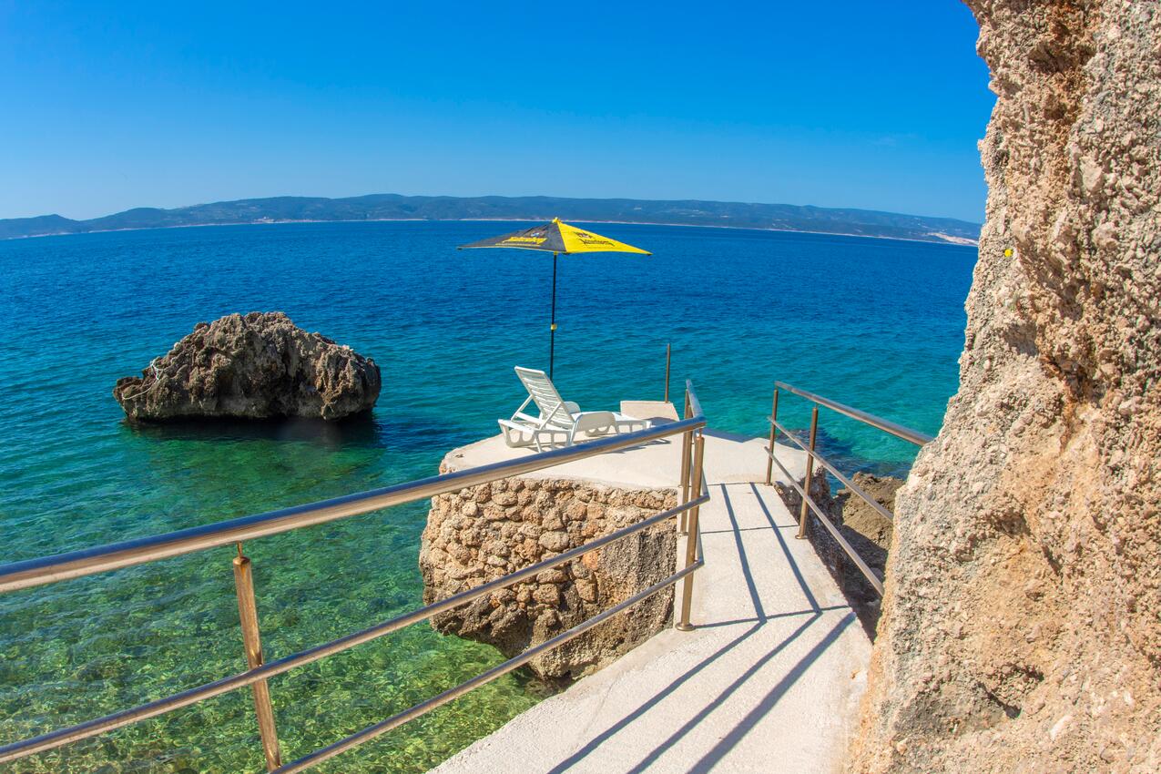 La spiaggia più vicina - Appartamenti accanto al mare per famiglie Pisak, Almissa - Omiš