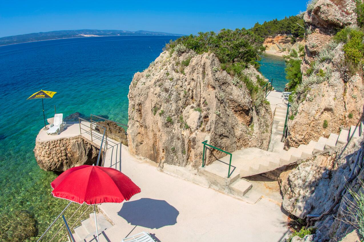 La spiaggia più vicina - Appartamenti accanto al mare per famiglie Pisak, Almissa - Omiš