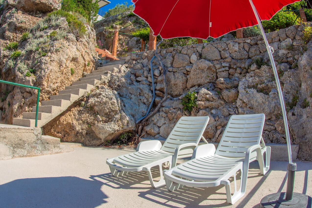 La spiaggia più vicina - Appartamenti accanto al mare per famiglie Pisak, Almissa - Omiš