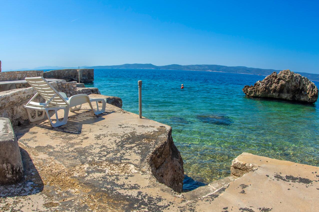La spiaggia più vicina - Appartamenti accanto al mare per famiglie Pisak, Almissa - Omiš