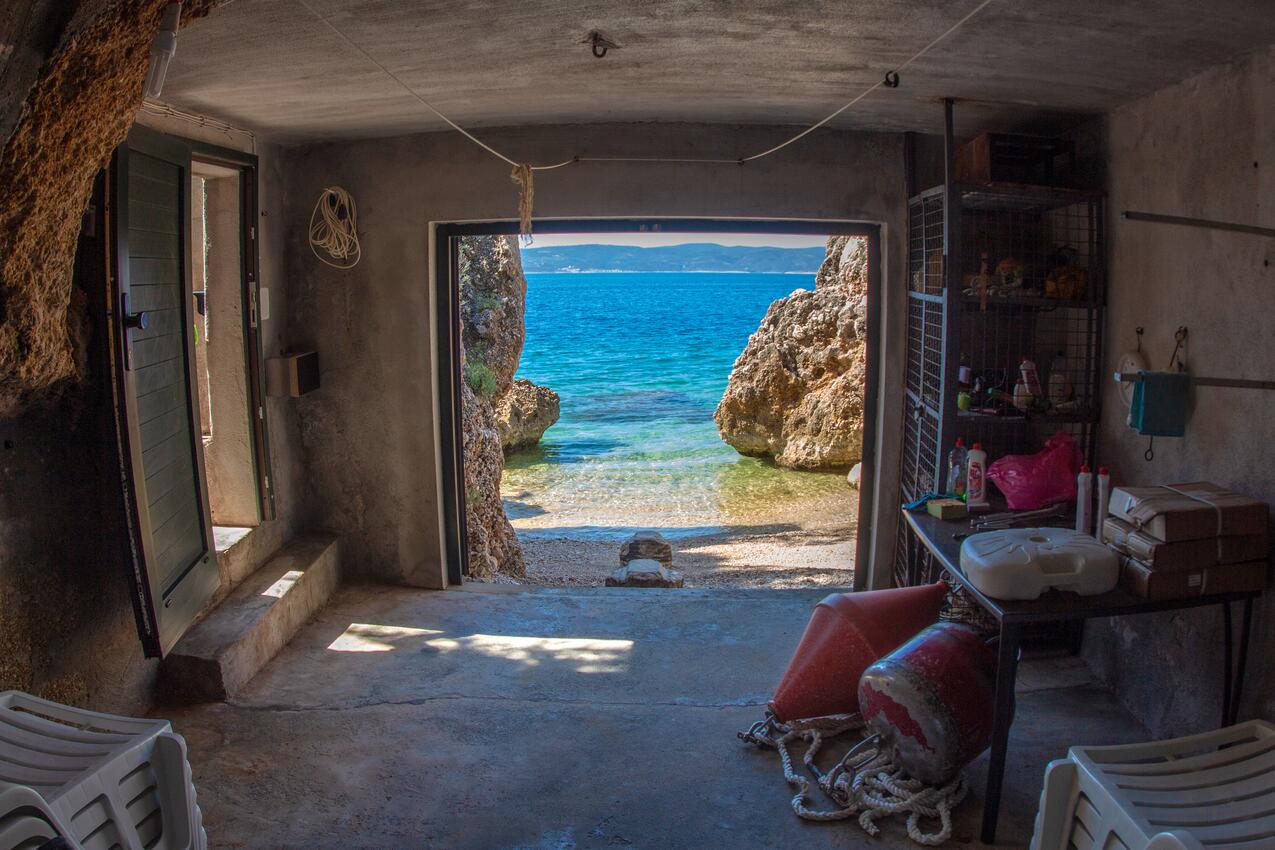 La spiaggia più vicina - Appartamenti accanto al mare per famiglie Pisak, Almissa - Omiš