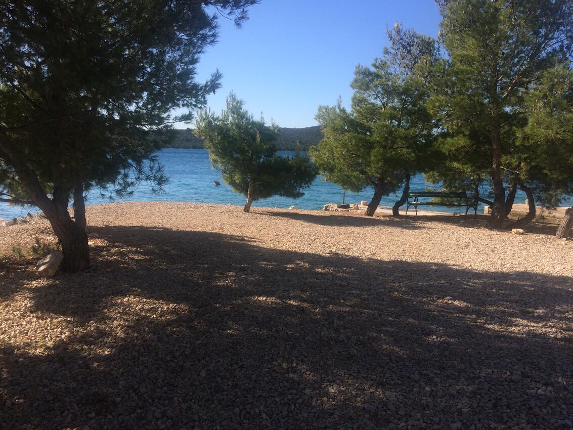 La spiaggia più vicina - Appartamenti accanto al mare Zaboric, Sebenico - Šibenik