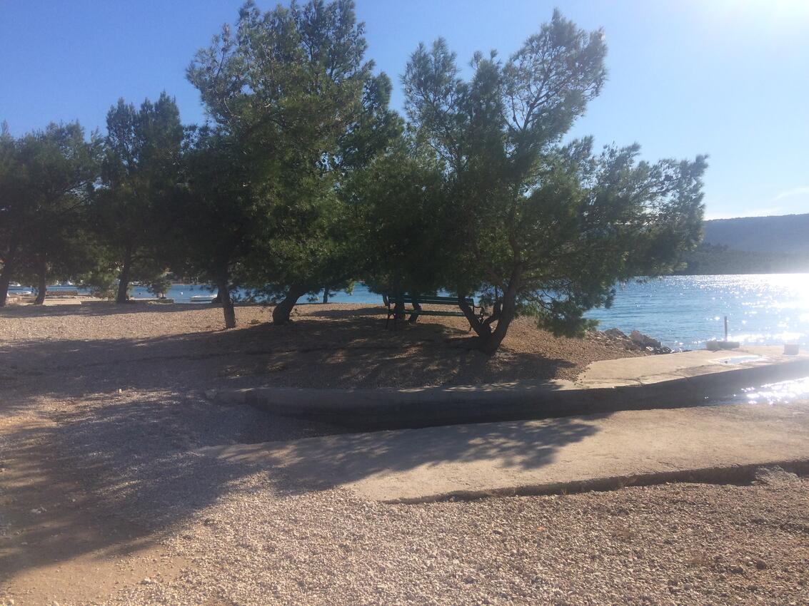 La spiaggia più vicina - Appartamenti accanto al mare Zaboric, Sebenico - Šibenik