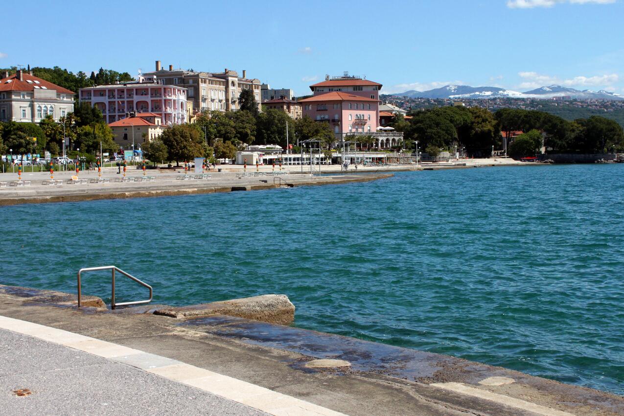 La spiaggia più vicina - Appartamenti per famiglie con bambini Veprinac, Abbazia - Opatija