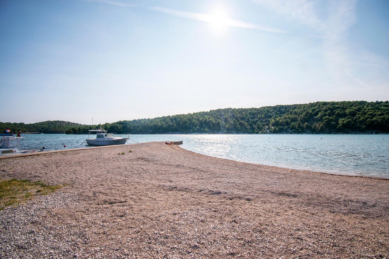 Nächster Strand - Ferienwohnungen mit Parkplatz Vrpolje, Sibenik