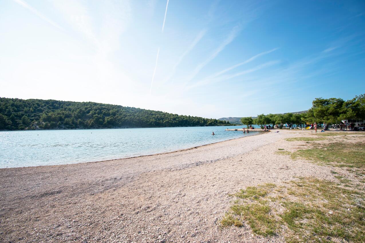 Nächster Strand - Ferienwohnungen mit Parkplatz Vrpolje, Sibenik