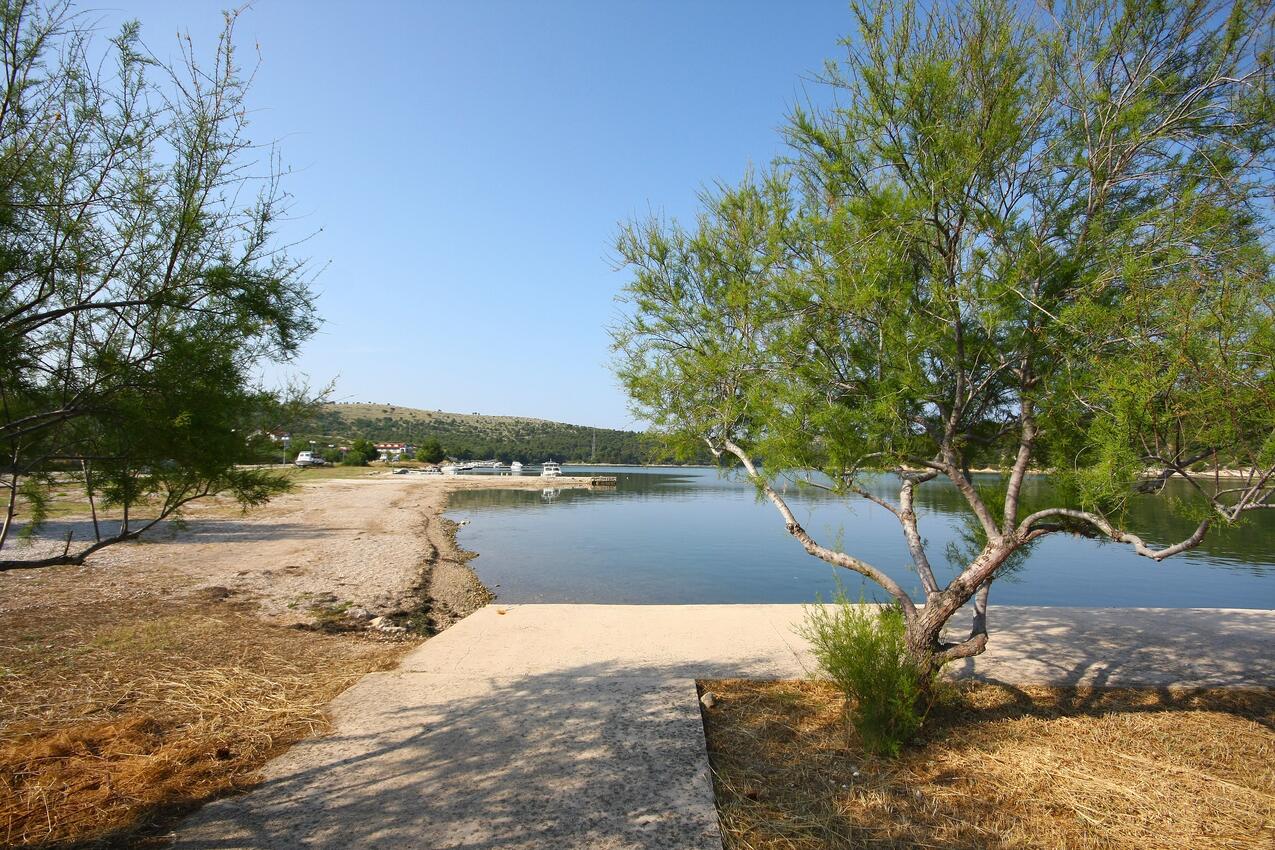 Nächster Strand - Ferienwohnungen mit Parkplatz Vrpolje, Sibenik