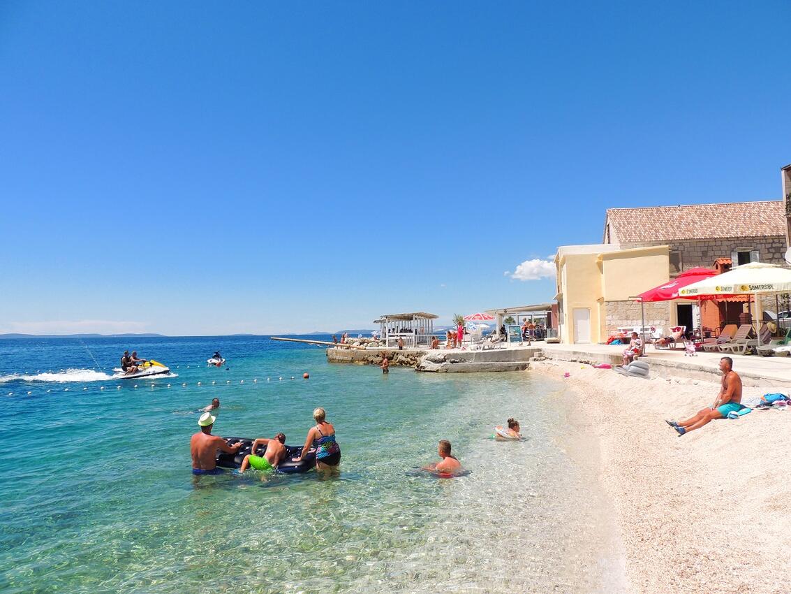 Najbliža plaža - Apartmani uz more Mali Rat, Omiš
