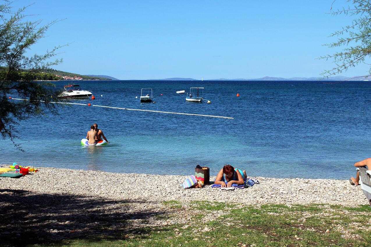 La plage la plus proche - Appartements avec parking Mirca, Brac