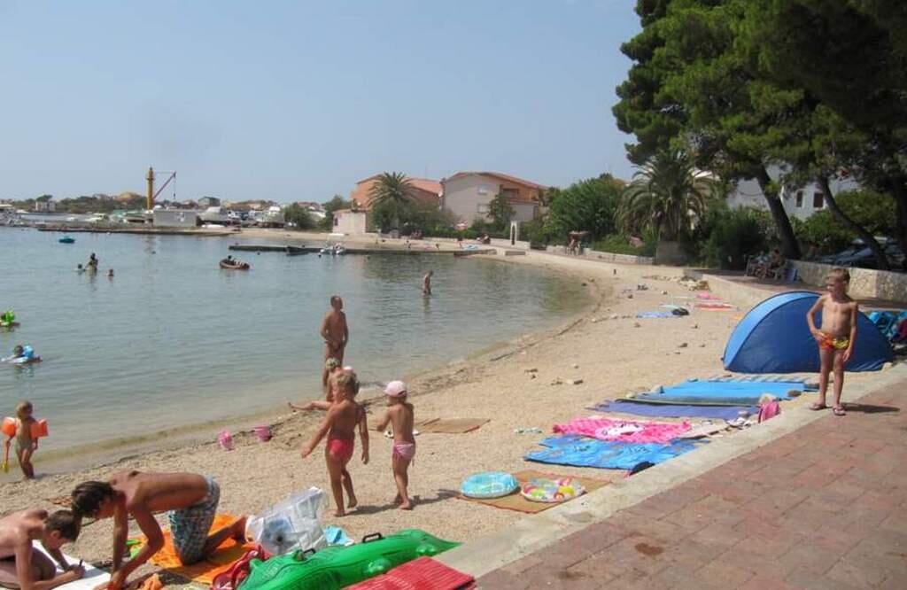 La spiaggia più vicina - Appartamenti con piscina per famiglie Banjol, Arbe - Rab