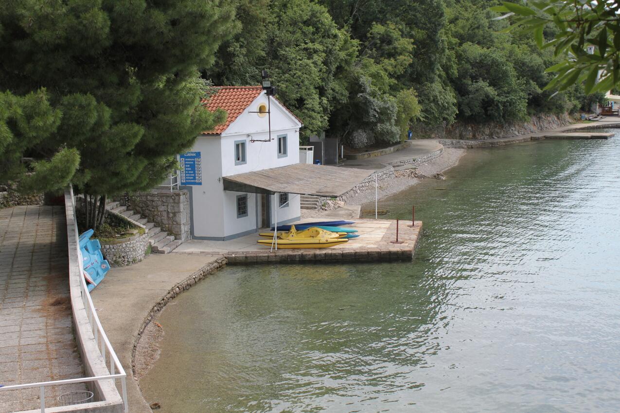 Nearest beach - Apartments with parking spaces Šmrika, Kraljevica