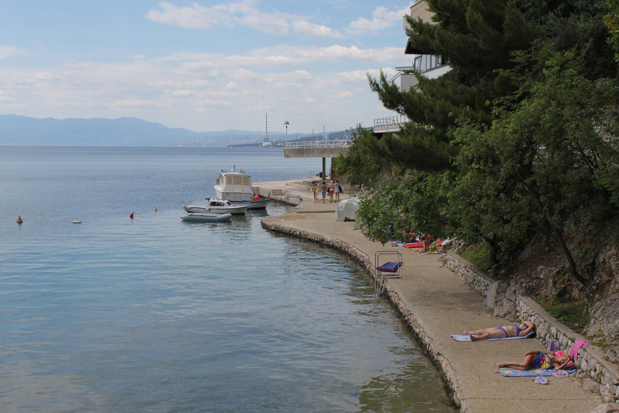 Nearest beach - Apartments with parking spaces Šmrika, Kraljevica
