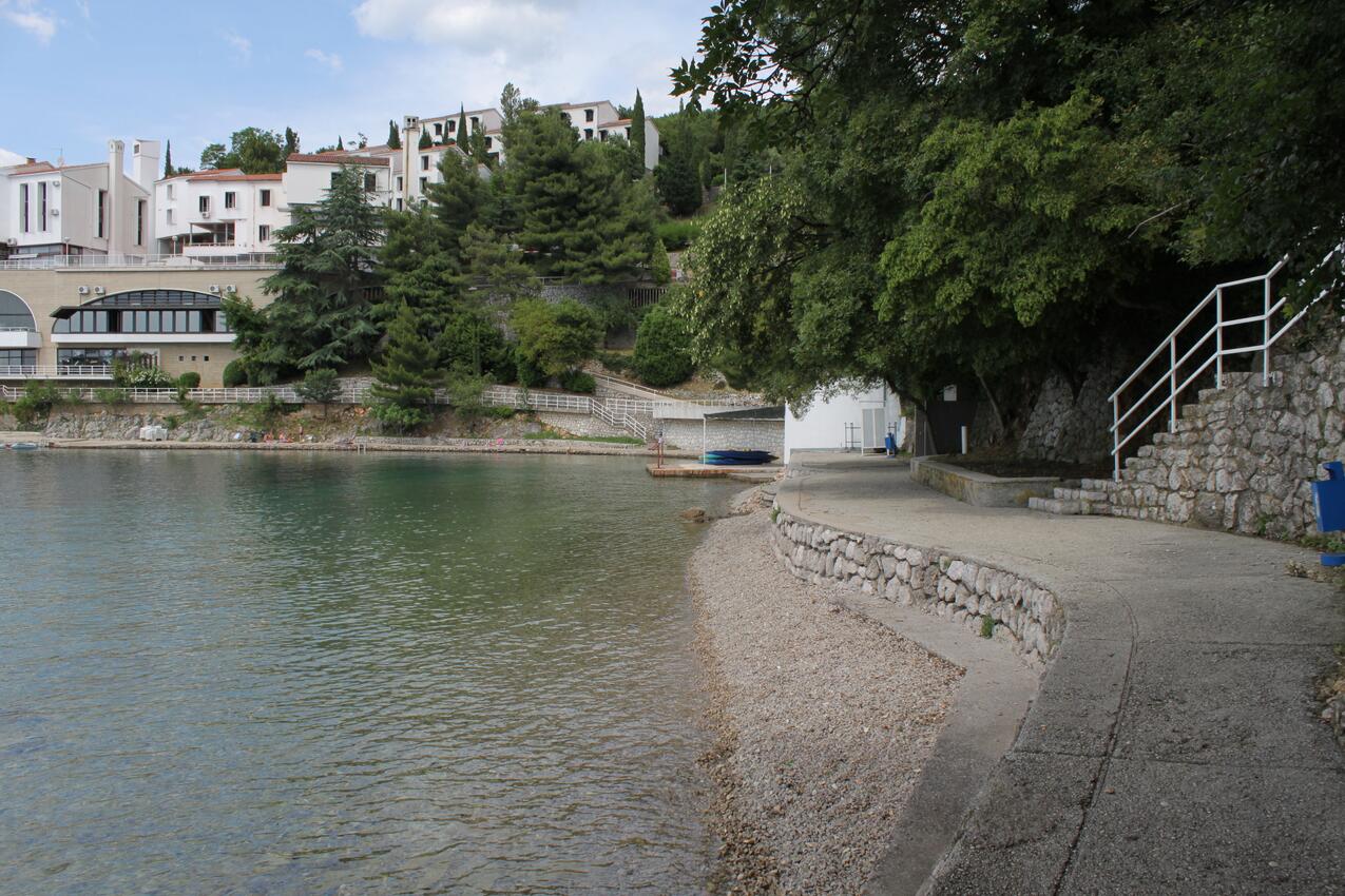 Nearest beach - Apartments with parking spaces Šmrika, Kraljevica