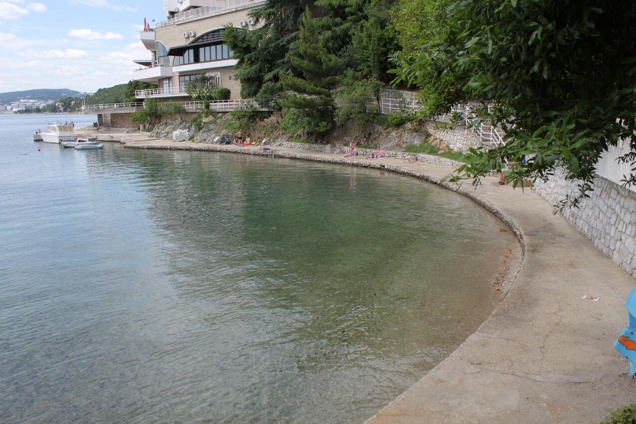 Nearest beach - Apartments with parking spaces Šmrika, Kraljevica