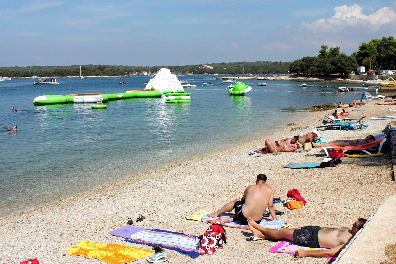 Nächster Strand - Haus mit Pool für Familien Mofardini, Sredisnja Istra