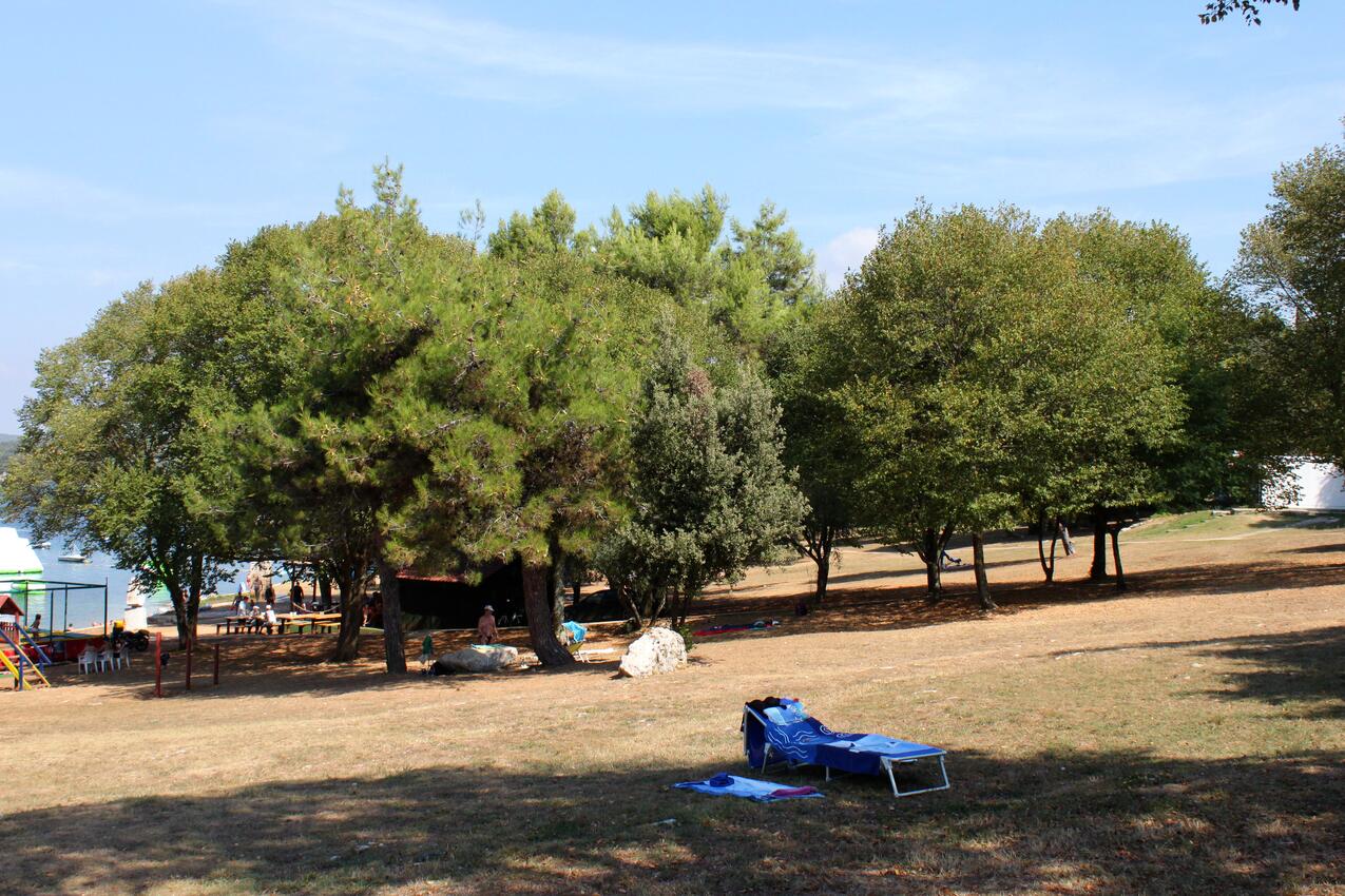Nächster Strand - Haus mit Pool für Familien Mofardini, Sredisnja Istra
