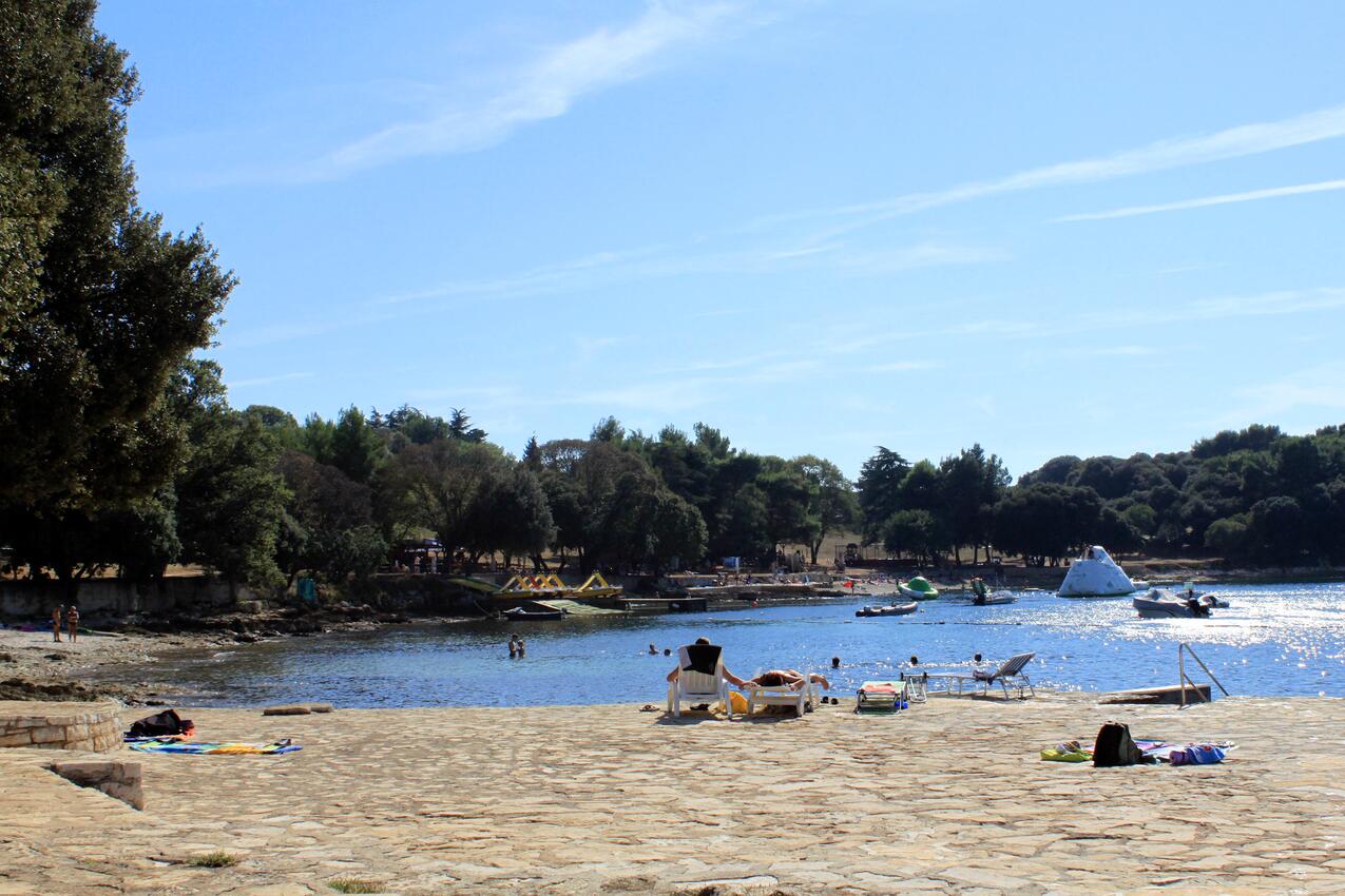 Nächster Strand - Haus mit Pool für Familien Mofardini, Sredisnja Istra