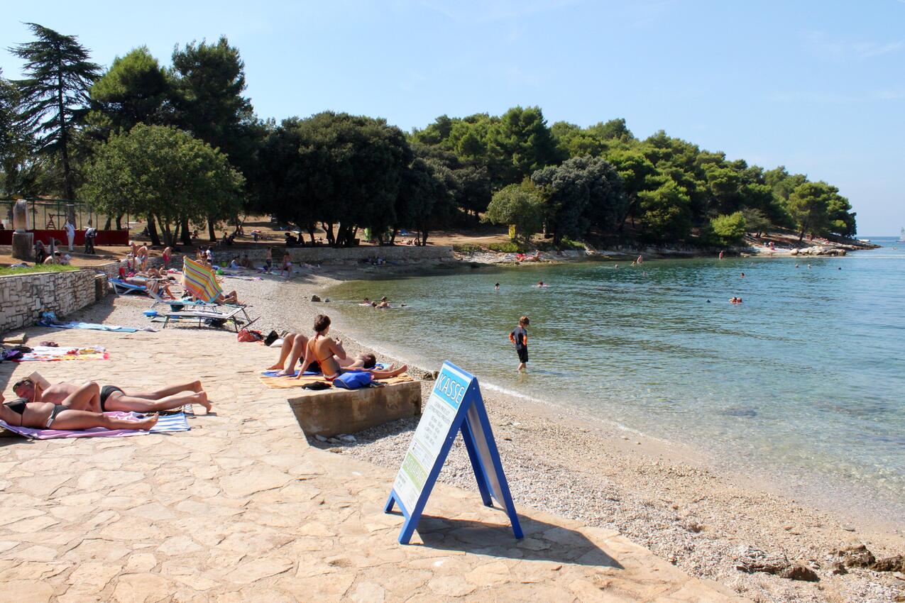 Nächster Strand - Haus mit Pool für Familien Mofardini, Sredisnja Istra