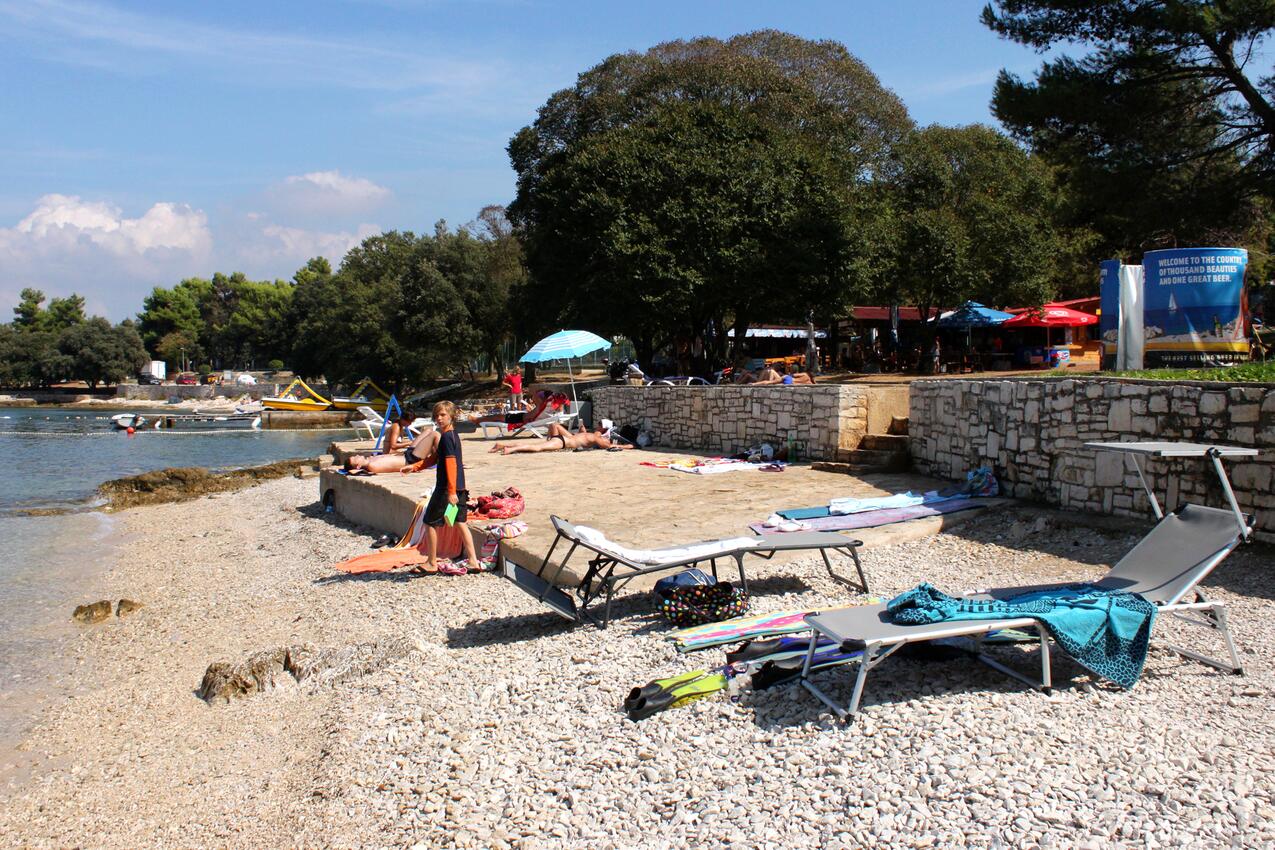 Nächster Strand - Haus mit Pool für Familien Mofardini, Sredisnja Istra