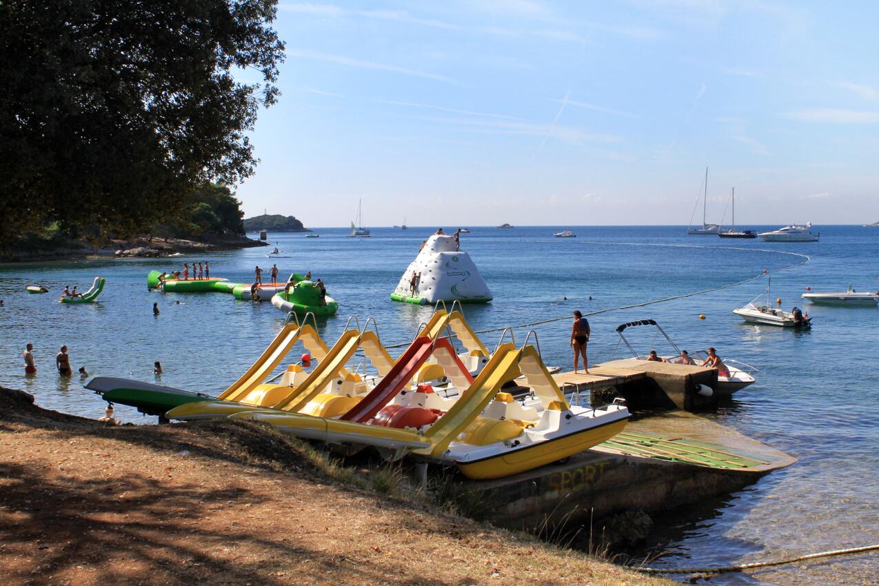 Nächster Strand - Haus mit Pool für Familien Mofardini, Sredisnja Istra
