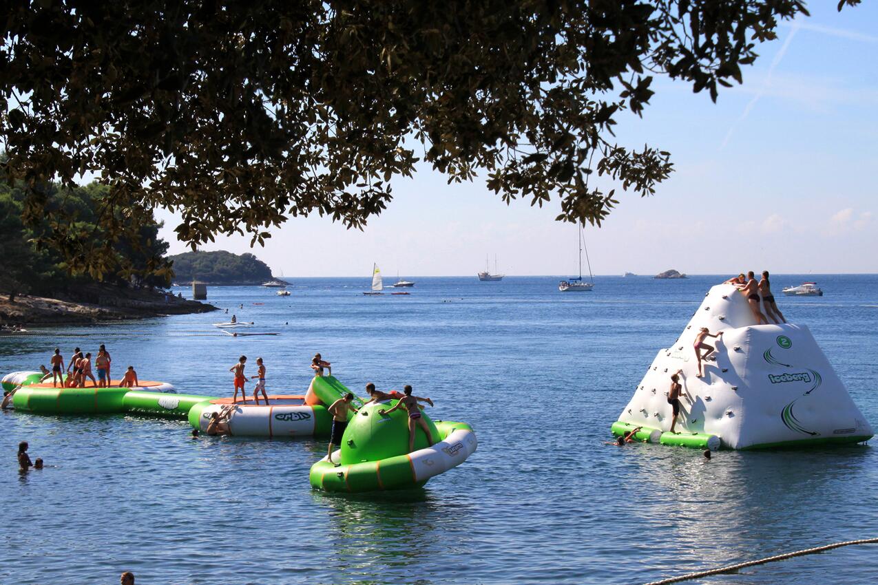 Nächster Strand - Haus mit Pool für Familien Mofardini, Sredisnja Istra