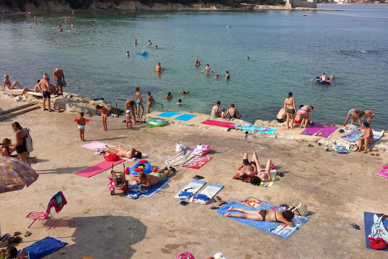 Nächster Strand - Ferienwohnungen mit Parkplatz Vir - Kozjak, Vir
