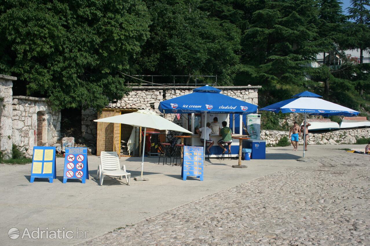 Nearest beach - Apartments with a parking space Dramalj, Crikvenica
