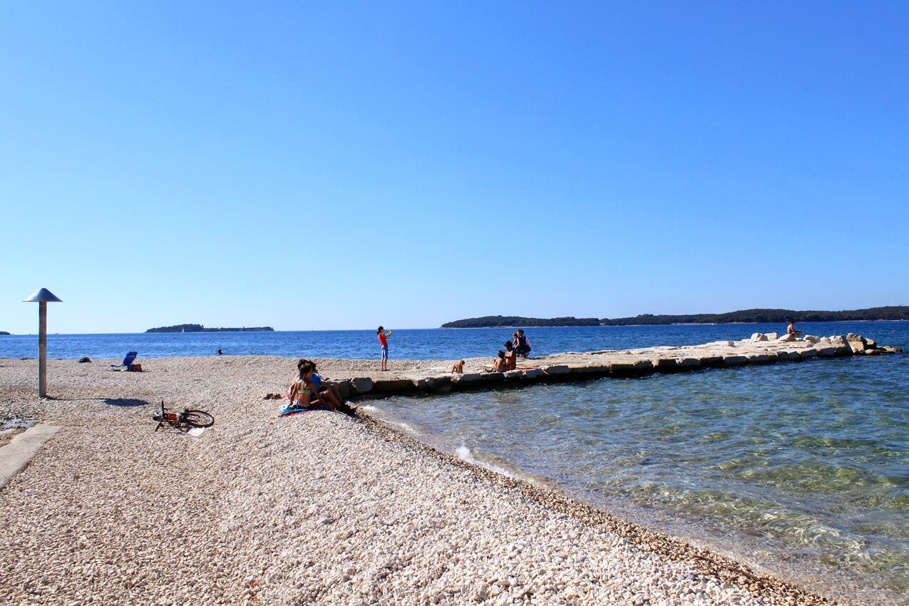 Nermeste strand - Lejligheder med pool egnet til familier med børn Fazana