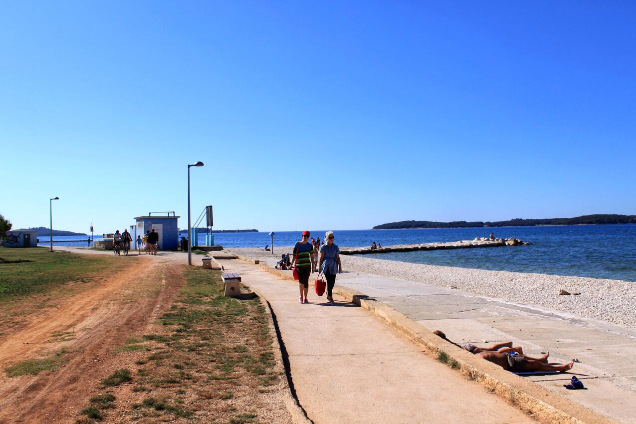 Nermeste strand - Lejligheder med pool egnet til familier med børn Fazana