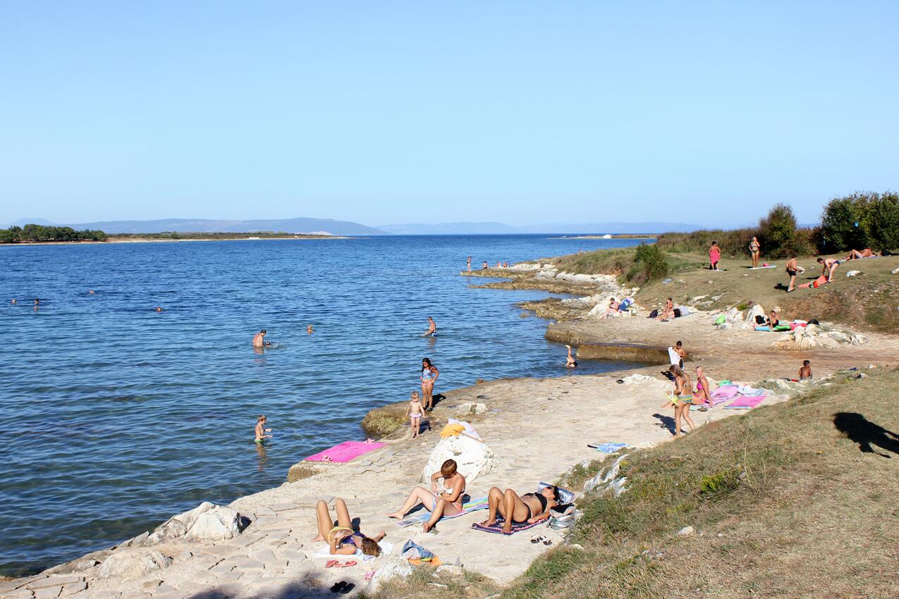 Najbliža plaža - Apartmani s parkingom Ližnjan, Medulin