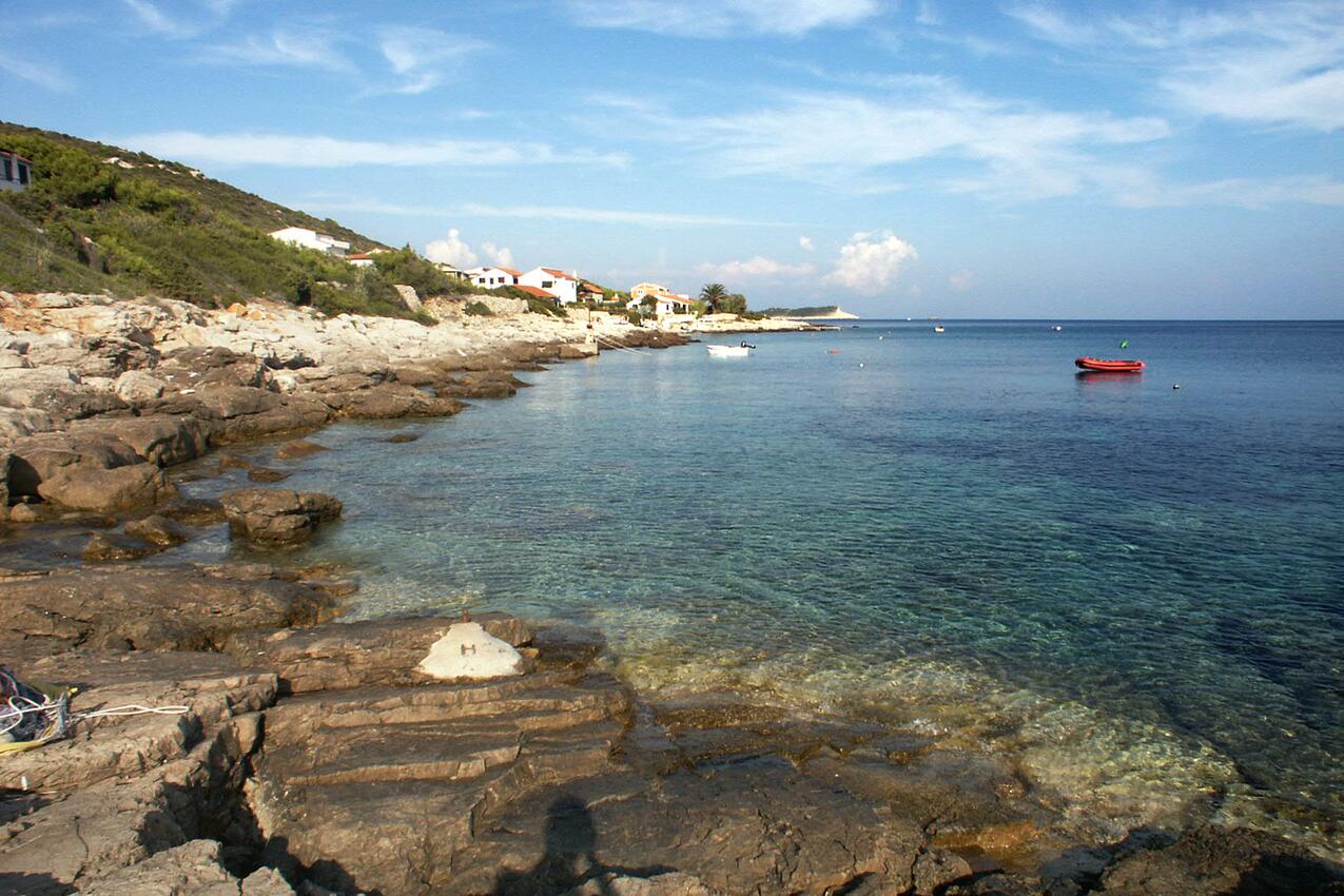 Nearest beach - Apartments by the sea Milna, Vis