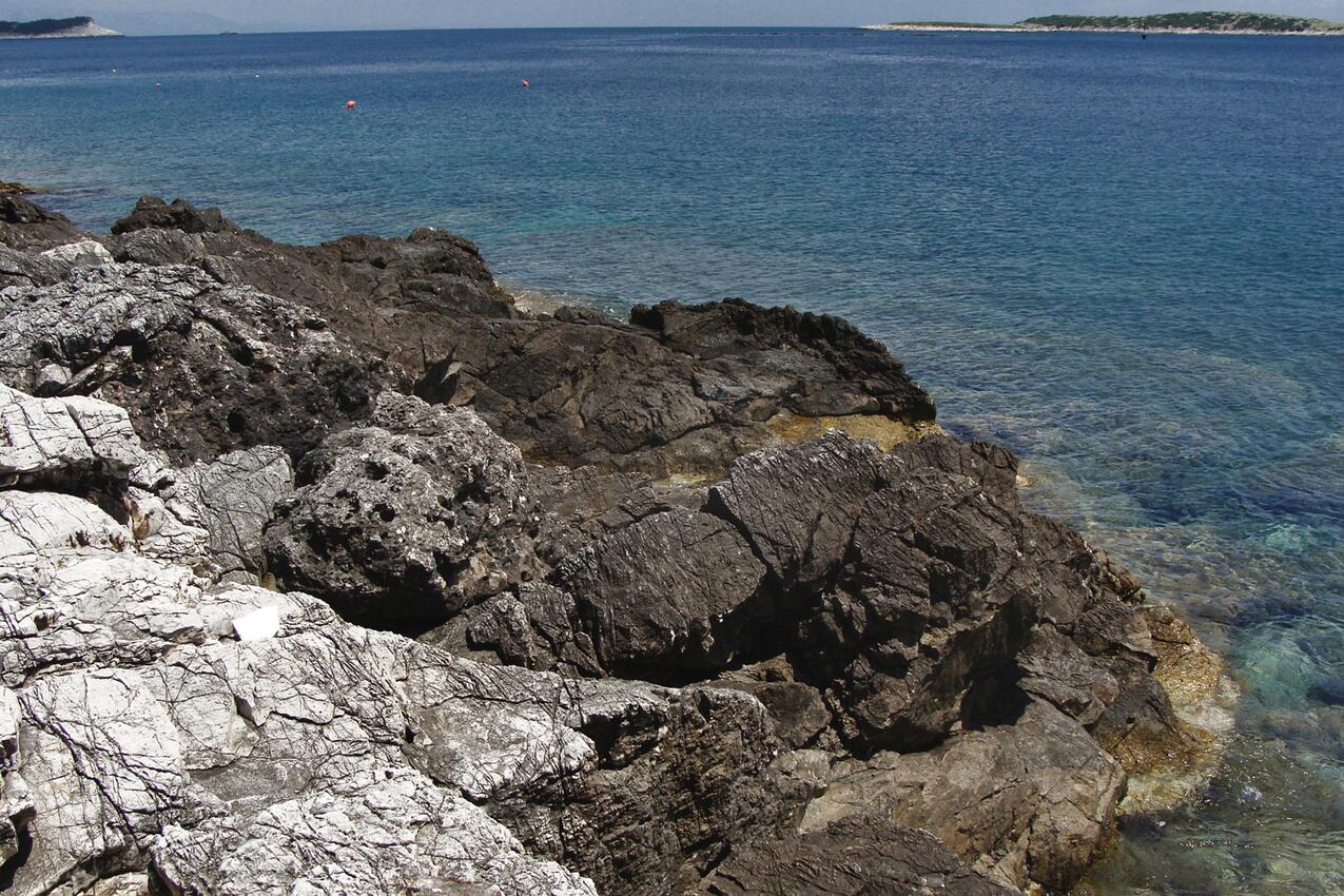 Najbliža plaža - Apartmani uz more Milna, Vis