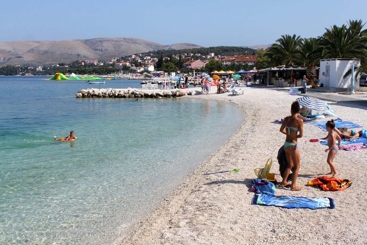 Nearest beach - Apartments with parking spaces Okrug Gornji, Čiovo