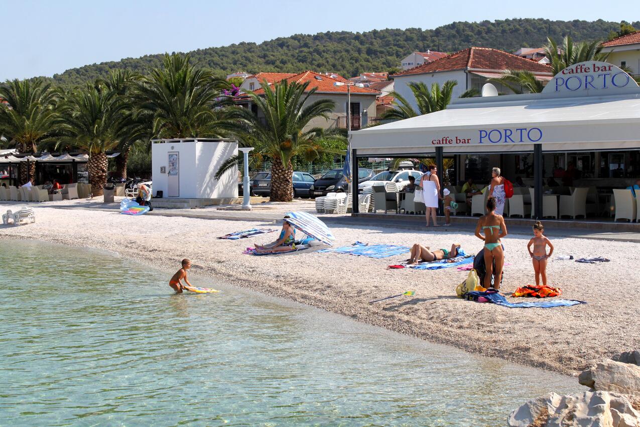 Nearest beach - Apartments with parking spaces Okrug Gornji, Čiovo