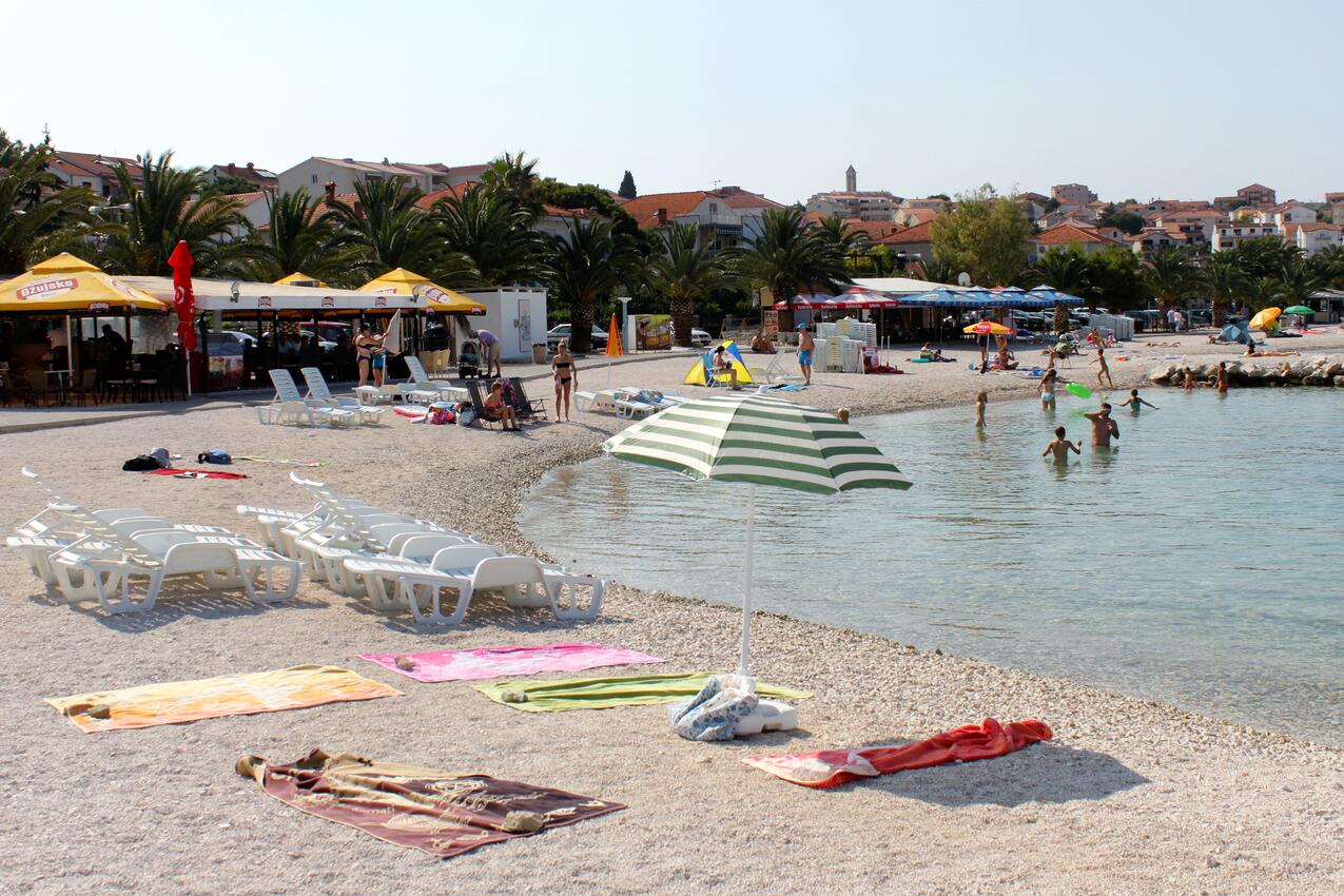 Nearest beach - Apartments with parking spaces Okrug Gornji, Čiovo
