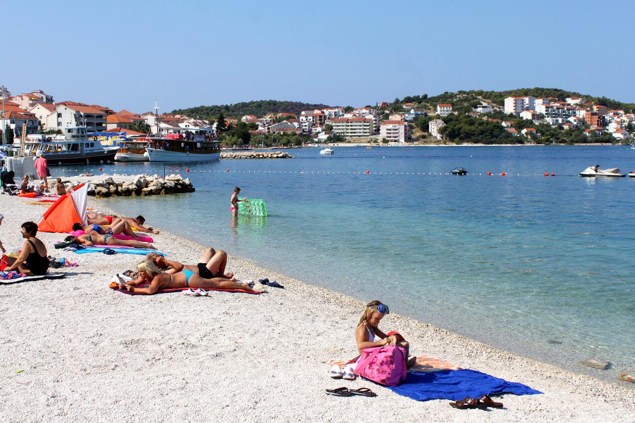 Nearest beach - Apartments with parking spaces Okrug Gornji, Čiovo