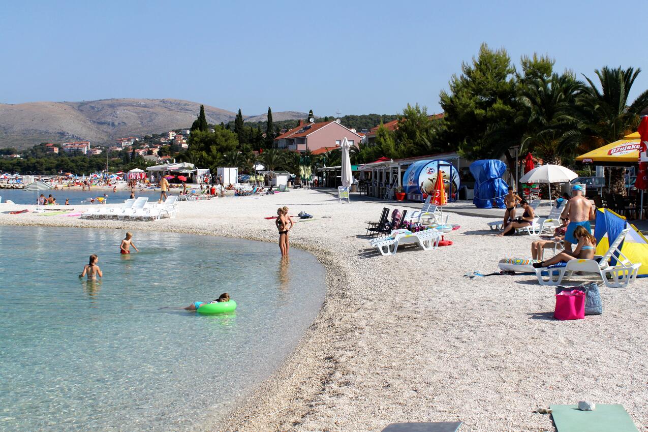 Nearest beach - Apartments with parking spaces Okrug Gornji, Čiovo