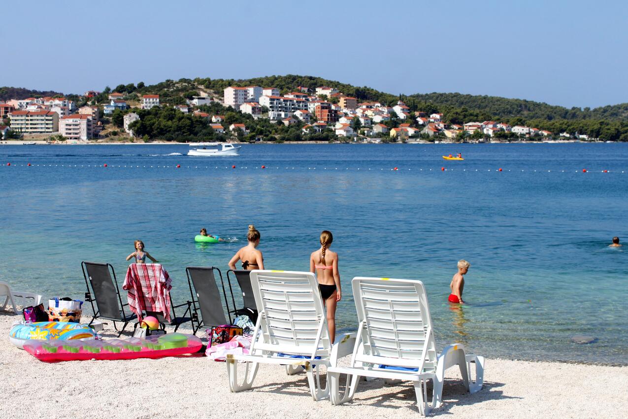 Nearest beach - Apartments with parking spaces Okrug Gornji, Čiovo