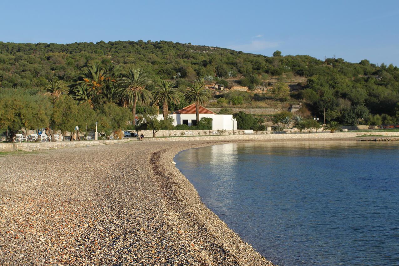 La spiaggia più vicina - Appartamenti accanto al mare Lissa - Vis