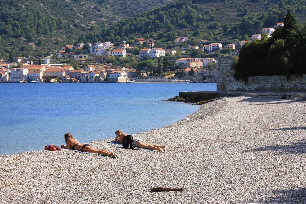 La spiaggia più vicina - Appartamenti accanto al mare Lissa - Vis