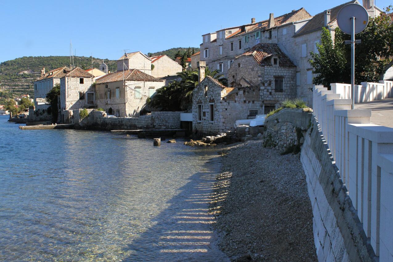 La spiaggia più vicina - Appartamenti con parcheggio Lissa - Vis