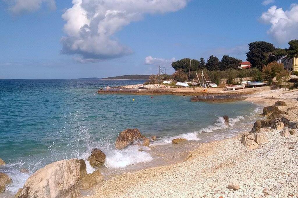 Najbliža plaža - Apartmani s internetom Silba