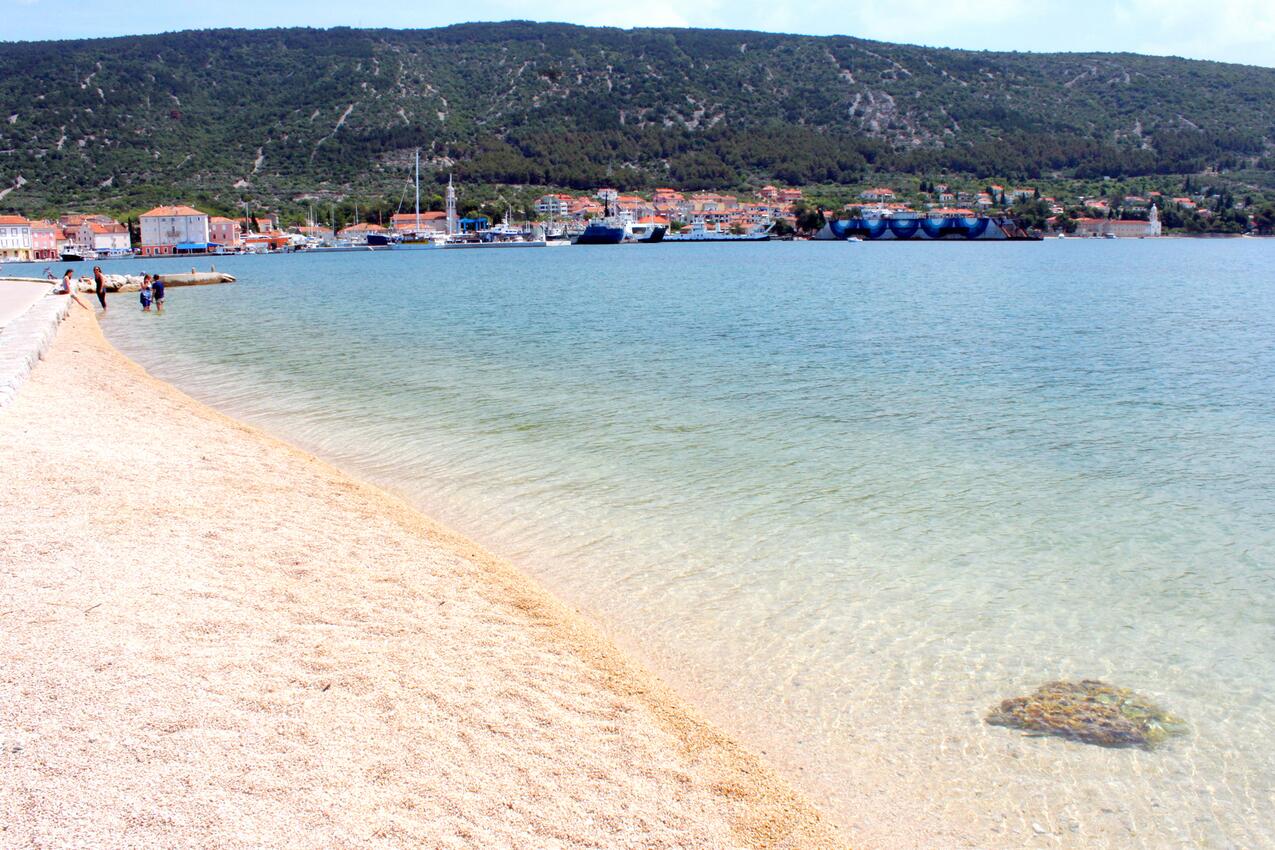 Nearest beach - Apartments with parking spaces Cres