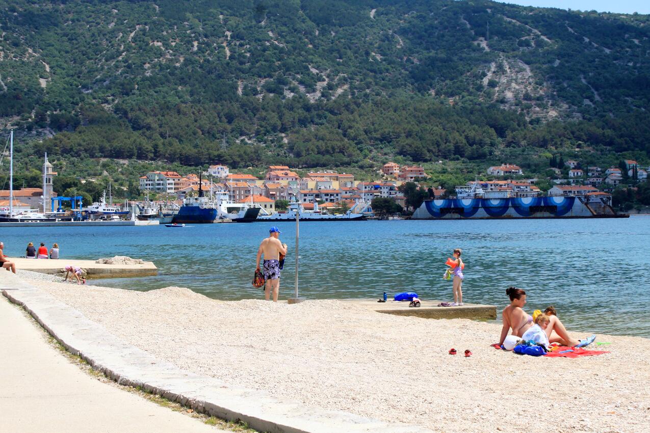 Nearest beach - Apartments with parking spaces Cres