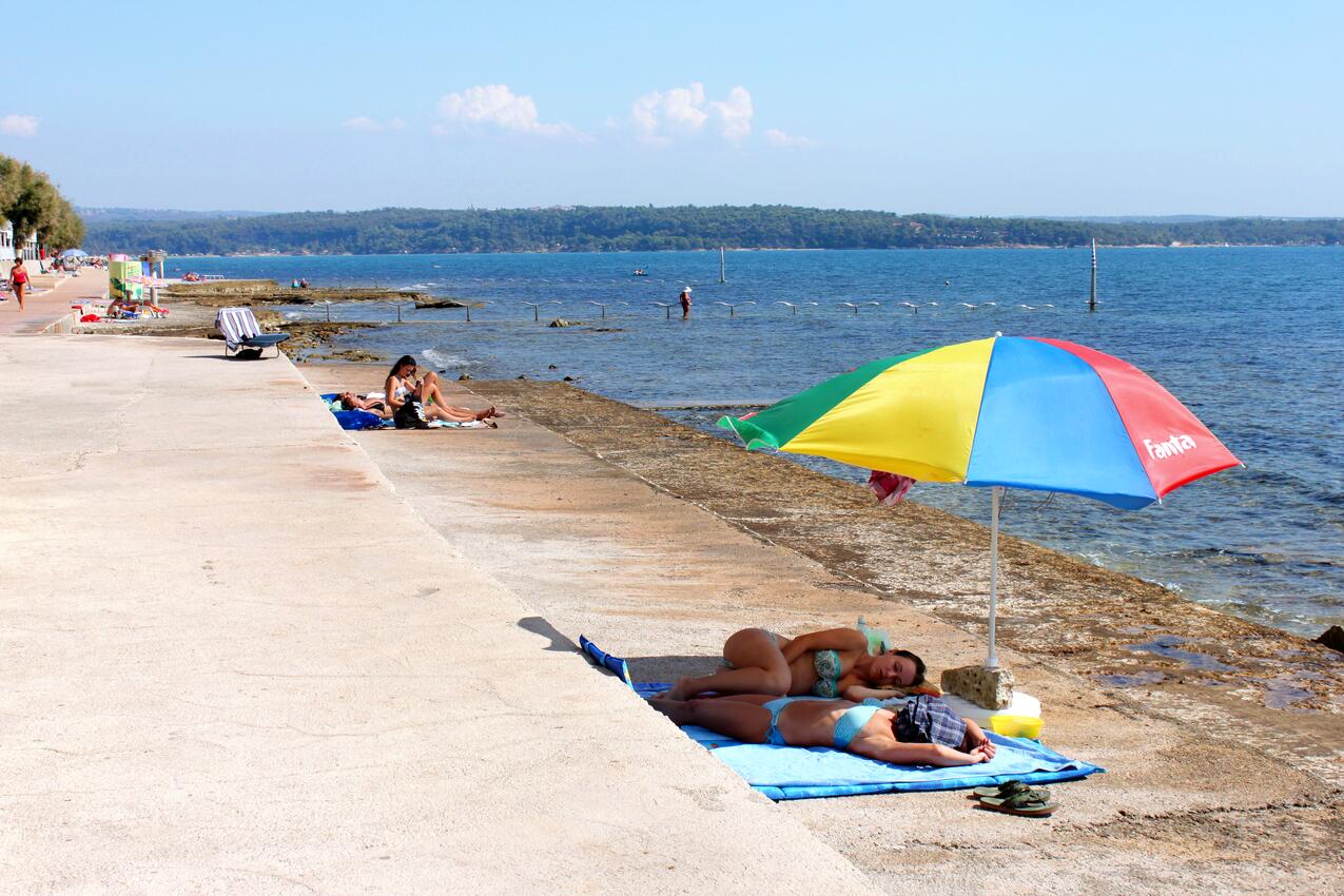 La spiaggia più vicina - Appartamenti accanto al mare Novigrad
