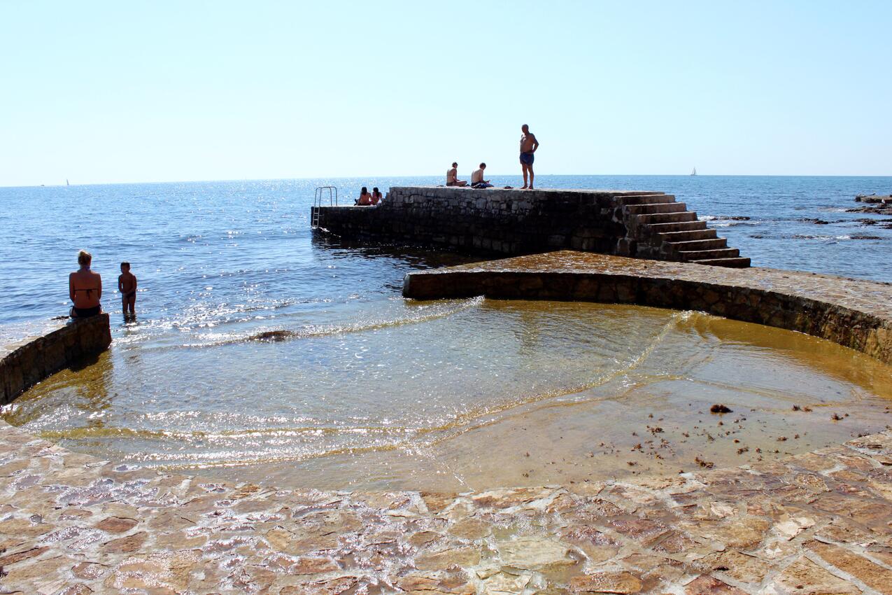 La spiaggia più vicina - Appartamenti accanto al mare Novigrad